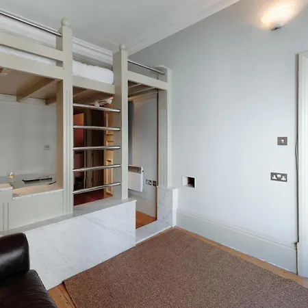 Апартаменты Historic Two Bed In Heart Of The Бристоль