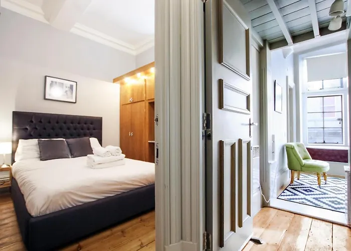 Historic Two Bed In Heart Of The Apartment *